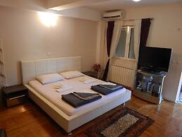 Contessa Apartments