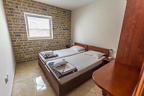 Contessa Apartments