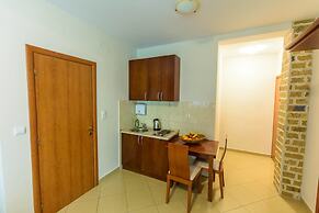 Contessa Apartments