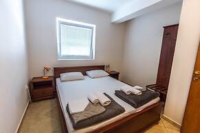 Contessa Apartments