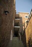 Contessa Apartments