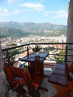 Contessa Apartments