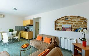 Contessa Apartments