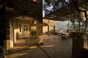 Contessa Apartments
