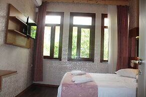 Megaron Hotel