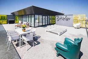 RIVA Mamaia Aparthotel