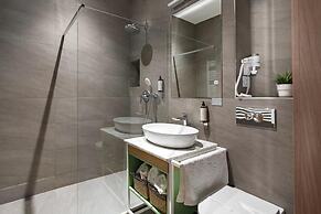 RIVA Mamaia Aparthotel