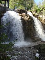 The Falls Inn - Walters Falls