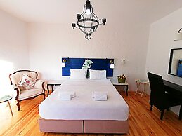 Alacati Albatross Hotel