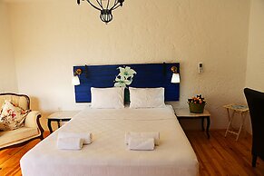 Alacati Albatross Hotel