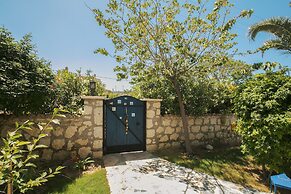 Alacati Albatross Hotel