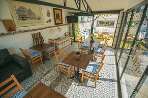Alacati Albatross Hotel