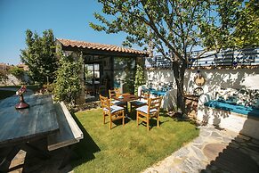 Alacati Albatross Hotel
