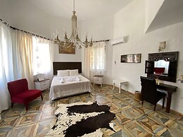 Alacati Albatross Hotel