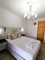 Alacati Albatross Hotel