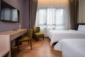 M Palace Hotel