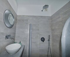 Ira Apartments