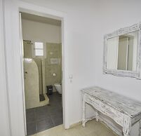 Ira Apartments