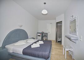 Ira Apartments