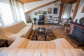 Apartments Lončar