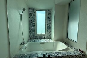 Costa Village Jacuzzi Bangsaray
