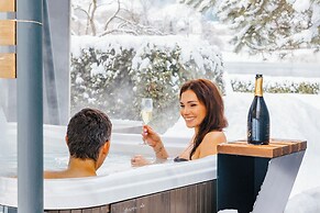Luxury Glamping Chocolate Village
