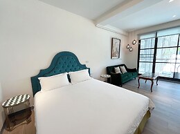 Cloud Hotel