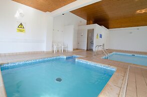 Clifton Court Apt 15 With Heated Pool