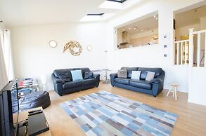 Clifton Court Apt 15 With Heated Pool