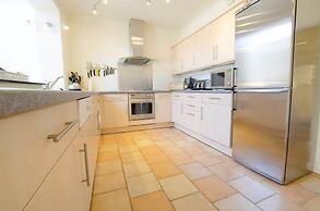 Clifton Court Apt 15 With Heated Pool