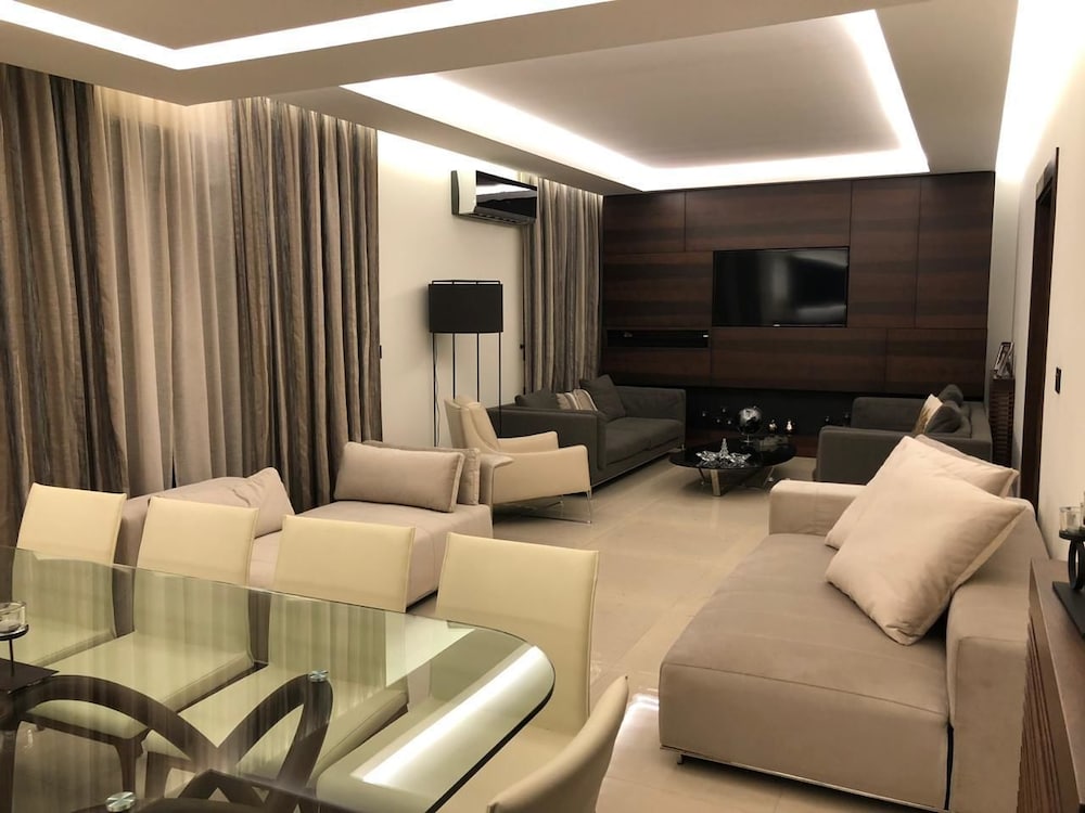 Georges Residence