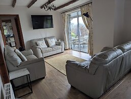 Cwmbach Cottages