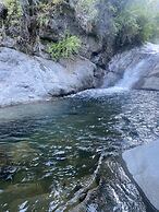 Cabañas entre montañas con tinajas calientes