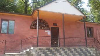 Lutrezi Guest House