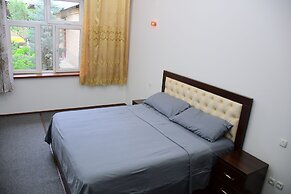 Nurziyo Guest House