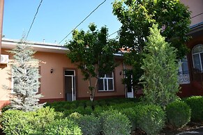 Nurziyo Guest House