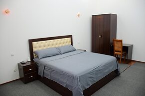 Nurziyo Guest House