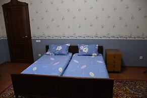 Nurziyo Guest House