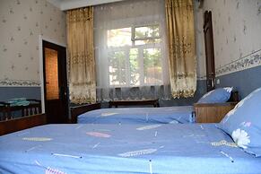 Nurziyo Guest House