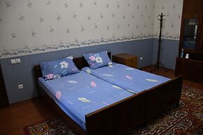 Nurziyo Guest House