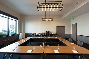 Hotel Indigo Everett - Waterfront Place by IHG