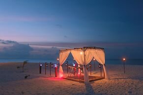 Cinnamon Velifushi Maldives