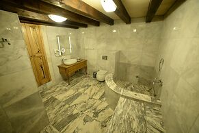 Crassus Cave Hotel