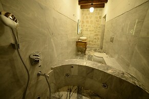 Crassus Cave Hotel
