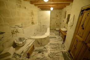 Crassus Cave Hotel