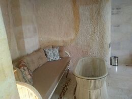 Crassus Cave Hotel