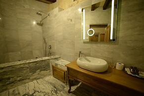 Crassus Cave Hotel