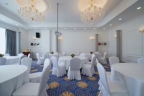 GoldOne Hotel & Suites
