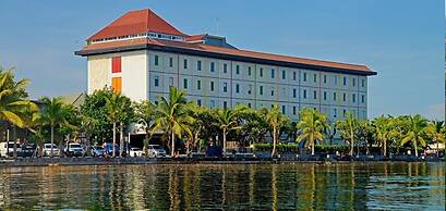 Singaraja Beach Hotel