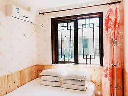 Skylit Great Wall Country House